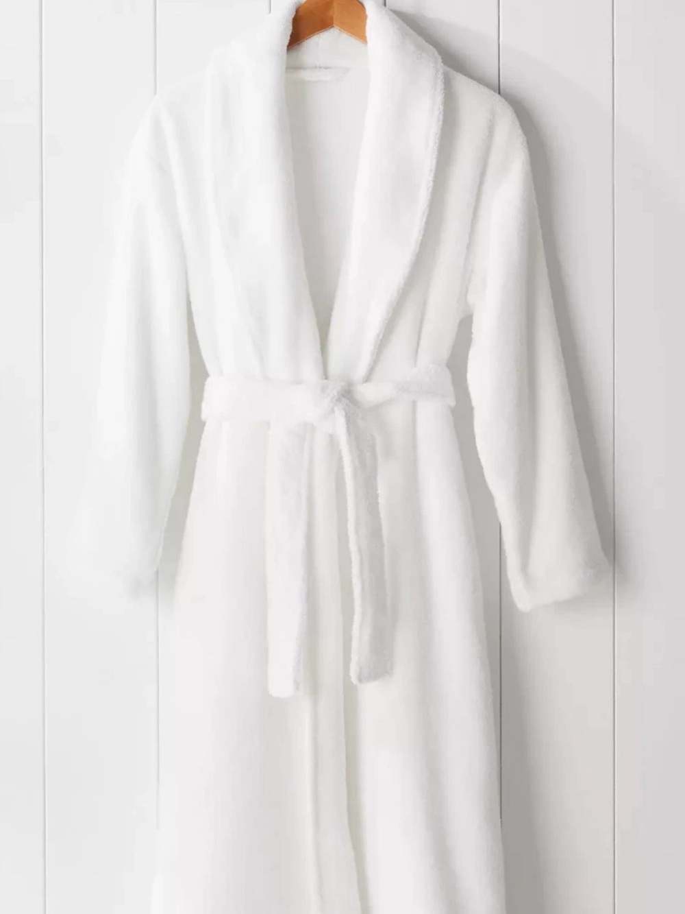 NWT serena and Lily Sonoma Plush White Fleece Bathrobe with Shawl Collar